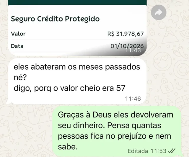 Conversa de WhatsApp: cliente mostra o valor de R$ 31.978,67 do Seguro Crédito Protegido e a equipe responde que o banco devolveu o dinheiro.